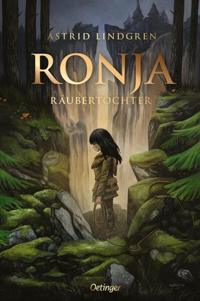 Buchcover des Kinderbuches 'Ronja Räubertochter' von Astrid Lindgren. Ein Mädchen steht auf einem Stein im Wald, umgeben von üppigem, grünem Moos und hohen Bäumen. Der Himmel ist bewölkt und im Hintergrund sind Berge zu sehen. Der Titel des Buches ist in goldenen Lettern abgebildet. Unten steht das Logo des Verlages Oetinger.