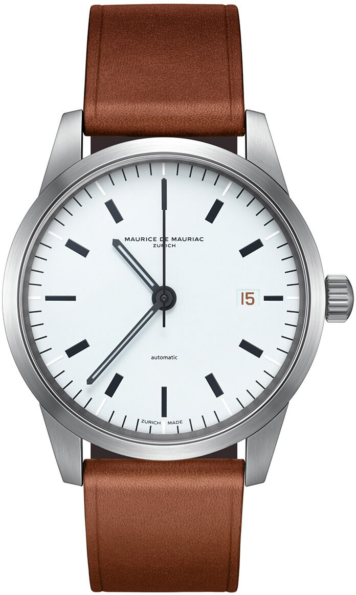 Die ZEIT-Sonderedition Uhr »L1 Weiss« ist eine elegante Armbanduhr mit einem weißen Zifferblatt und einem braunen Lederarmband. Das Gehäuse ist aus Edelstahl und die Uhr zeigt die Zeit mit einer minimalistischen Analoganzeige. Die Uhr verfügt über ein Schweizer Uhrwerk und eine Datumsanzeige bei der 3-Uhr-Position.