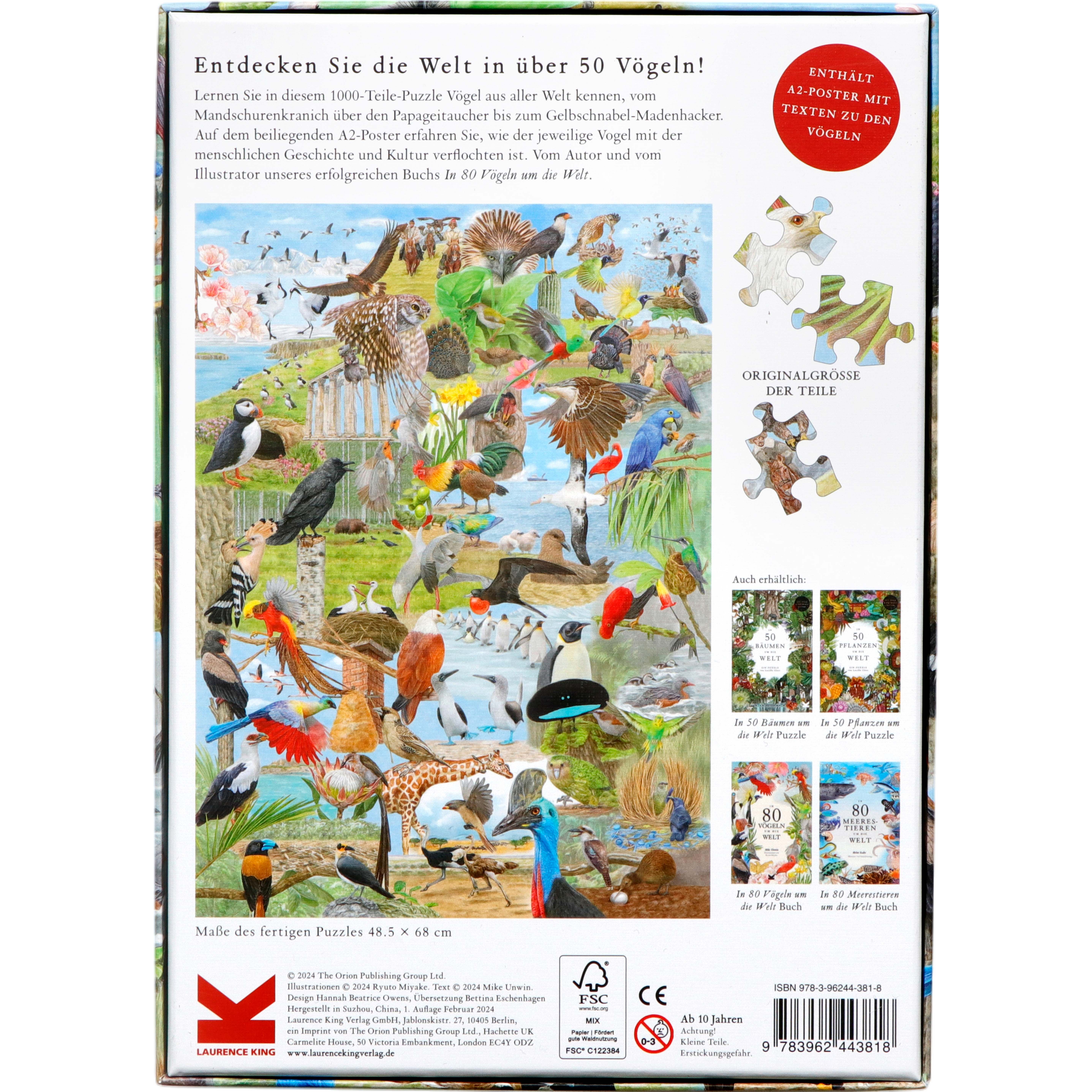 Das Bild zeigt die Verpackung eines farbenfrohen Vogel-Puzzles mit dem Titel 'In 50 Vögeln um die Welt'. Es enthält Illustrationen verschiedener Vogelarten in ihrer natürlichen Umgebung. Auf der Verpackung sind zudem Textbeschreibungen und Informationen zu den enthaltenen Teilen zu sehen.