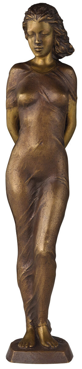 Die detailreiche Bronzeskulptur »Alberta« von SIME steht auf einem schlichten Sockel. Die Oberfläche ist fein strukturiert, die Form dynamisch und zugleich ruhig. Das Kunstwerk vermittelt Eleganz, ist nummeriert, signiert und limitiert, ca. 30 cm hoch.