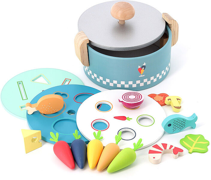 Bunter Spielkochtopf aus Holz mit verschiedenen Einsätzen und buntem Gemüsespielzeug, einschließlich Karotten, einer Tomate und einem Fisch.