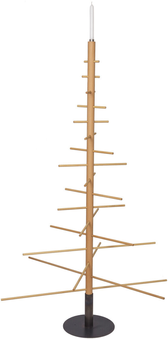 Bild eines modernen, abstrahierten Weihnachtsbaums mit Stahlständer. Der Baum hat eine minimalistische Form mit goldfarbenen horizontalen Zweigen und einem schwarzen Standfuß. Obenauf befindet sich eine Kerze.