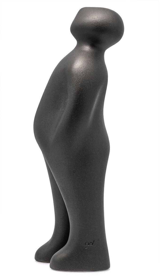 Schwarze, abstrakte Skulptur von Guido Deleu namens ‚The Visitor Plus‘ mit einer glatten, minimalistischen Oberfläche und einer organischen Form.