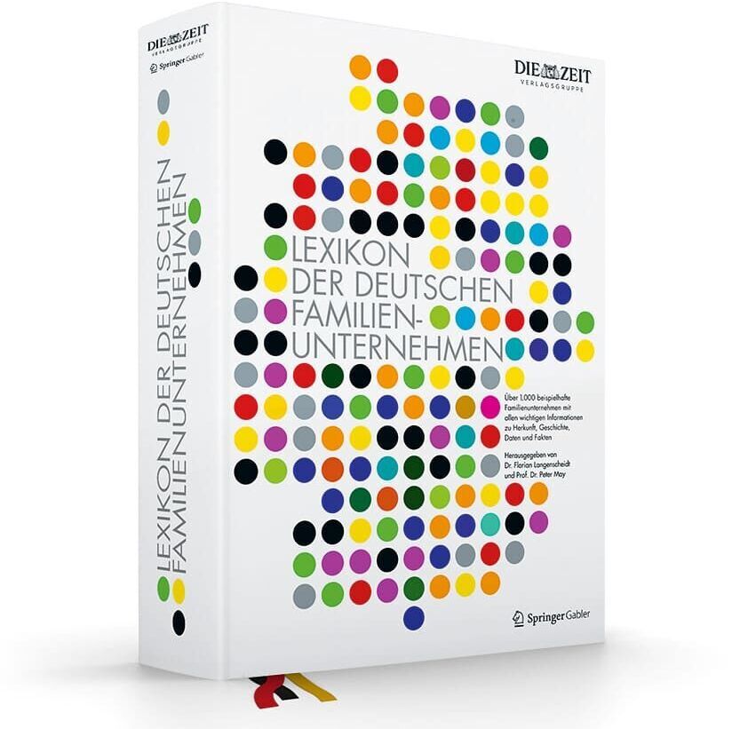 Das Bild zeigt ein Buch mit dem Titel 'Lexikon der deutschen Familienunternehmen', veröffentlicht von Die Zeit Verlag und Springer Gabler. Das Buch hat eine weiße Hülle mit bunten Punkten in Grün, Blau, Rot, Gelb, Schwarz, Orange und Lila auf dem Umschlag.