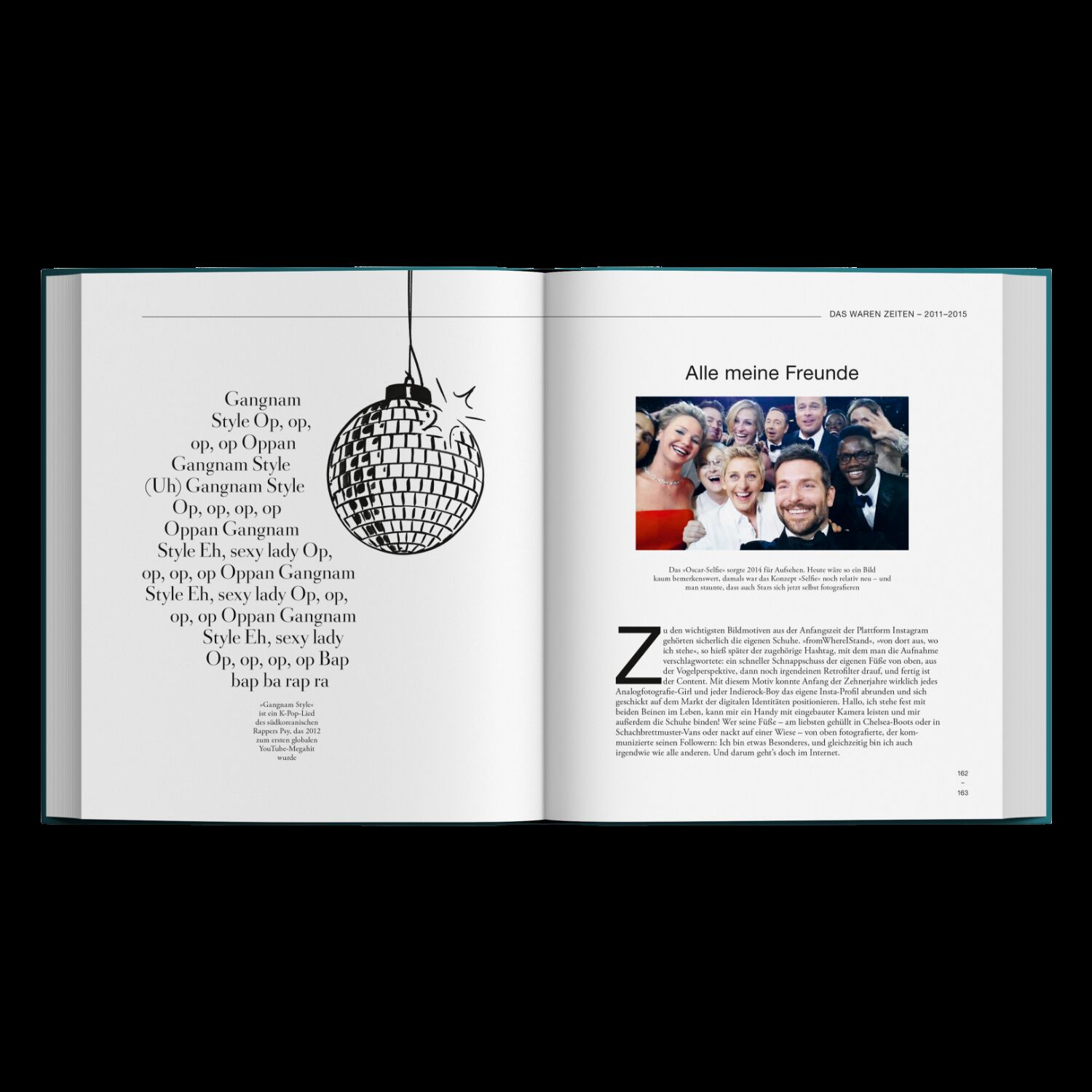 Aufgeschlagenes Buch der ZEIT-Edition »Die besten Einfälle des 21. Jahrhunderts« mit einer illustrierten Discokugel und einer typografischen Darstellung des Songtexts von Gangnam Style auf der linken Seite sowie einer Fotocollage und einem Fließtext auf der rechten Seite. Das moderne Layout kombiniert Text und Bild auf weißem Hintergrund.