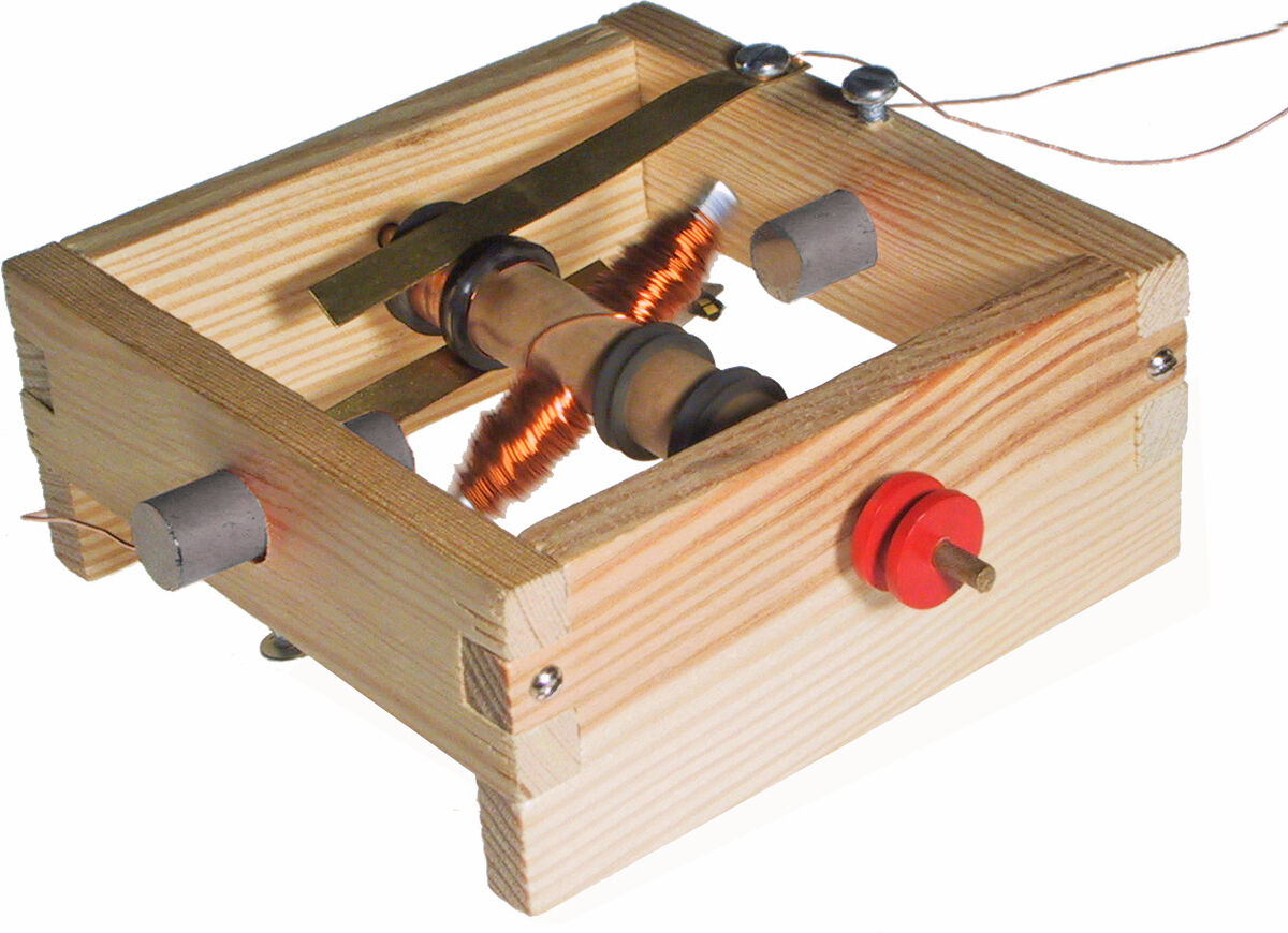 Experimentierkasten »Magnetische Kräfte« mit einem Holzkasten, in dem verschiedene Bauteile wie Kupferdraht, Metallstangen und Magnete integriert sind.