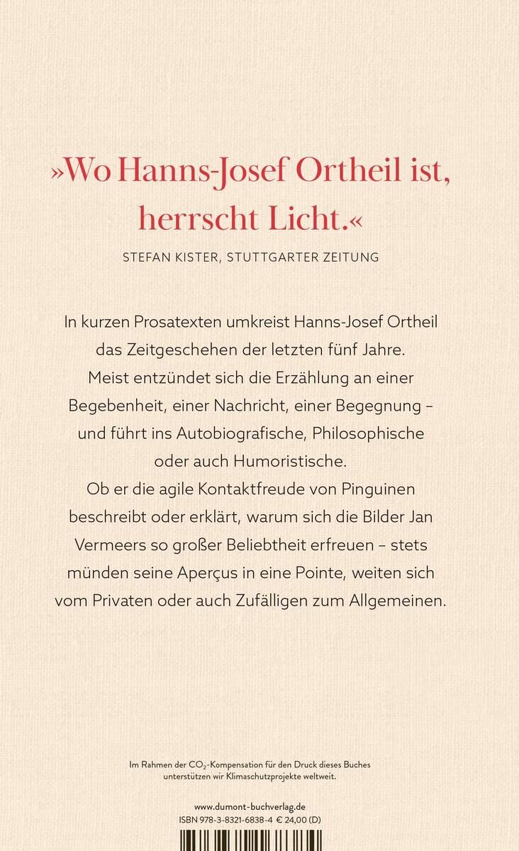 Das Buchcover von 'Von nahen Dingen und Menschen' von Hanns-Josef Ortheil zeigt ein Zitat von Stefan Kister aus der Stuttgarter Zeitung, sowie eine kurze Inhaltsbeschreibung des Buches in beigen, roten und schwarzen Farben.