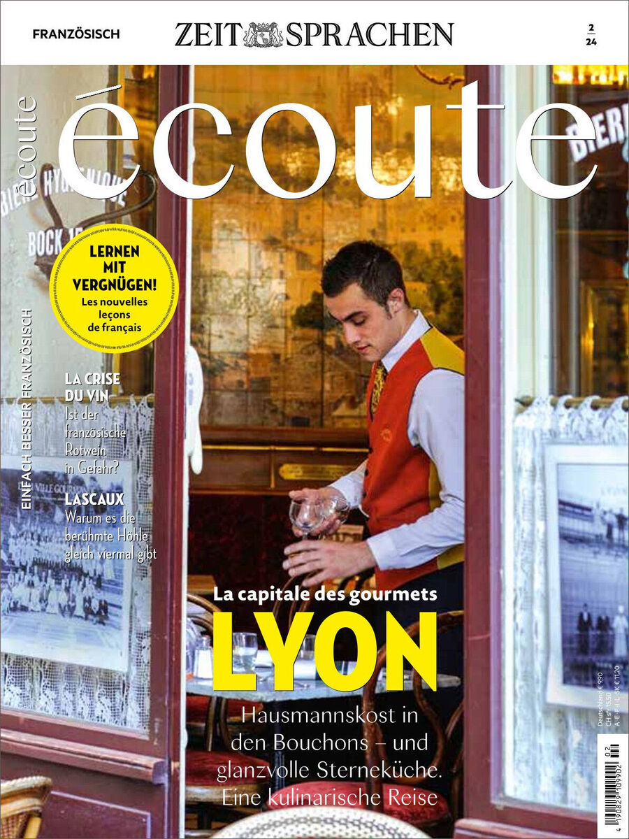 Cover der Zeitschrift 'Écoute' Magazin 02/2024 mit einem Kellner, der in einem französischen Restaurant bedient. Titelgeschichte über Lyon, die Hauptstadt der Gourmets, mit Themen rund um Hausmannskost und kulinarische Reisen.