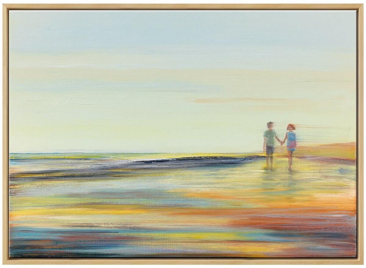 Gemälde von Anja Struck, 2018, mit dem Titel »Leicht und unbeschwert«. Es zeigt ein Paar, das Hand in Hand am Strand entlang geht, mit sanften, pastellfarbenen Tönen von Blau, Gelb, Orange und Beige.