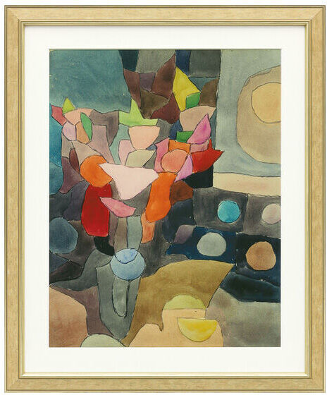 Ein Kunstdruck des Werkes 'Gladiolen-Stillleben' von Paul Klee aus dem Jahr 1932. Das Gemälde zeigt abstrakte und farbenfrohe Darstellungen von Gladiolenblumen in verschiedenen Farben wie Rot, Rosa, Blau und Gelb. Es ist in einem hellen Holzrahmen gerahmt.