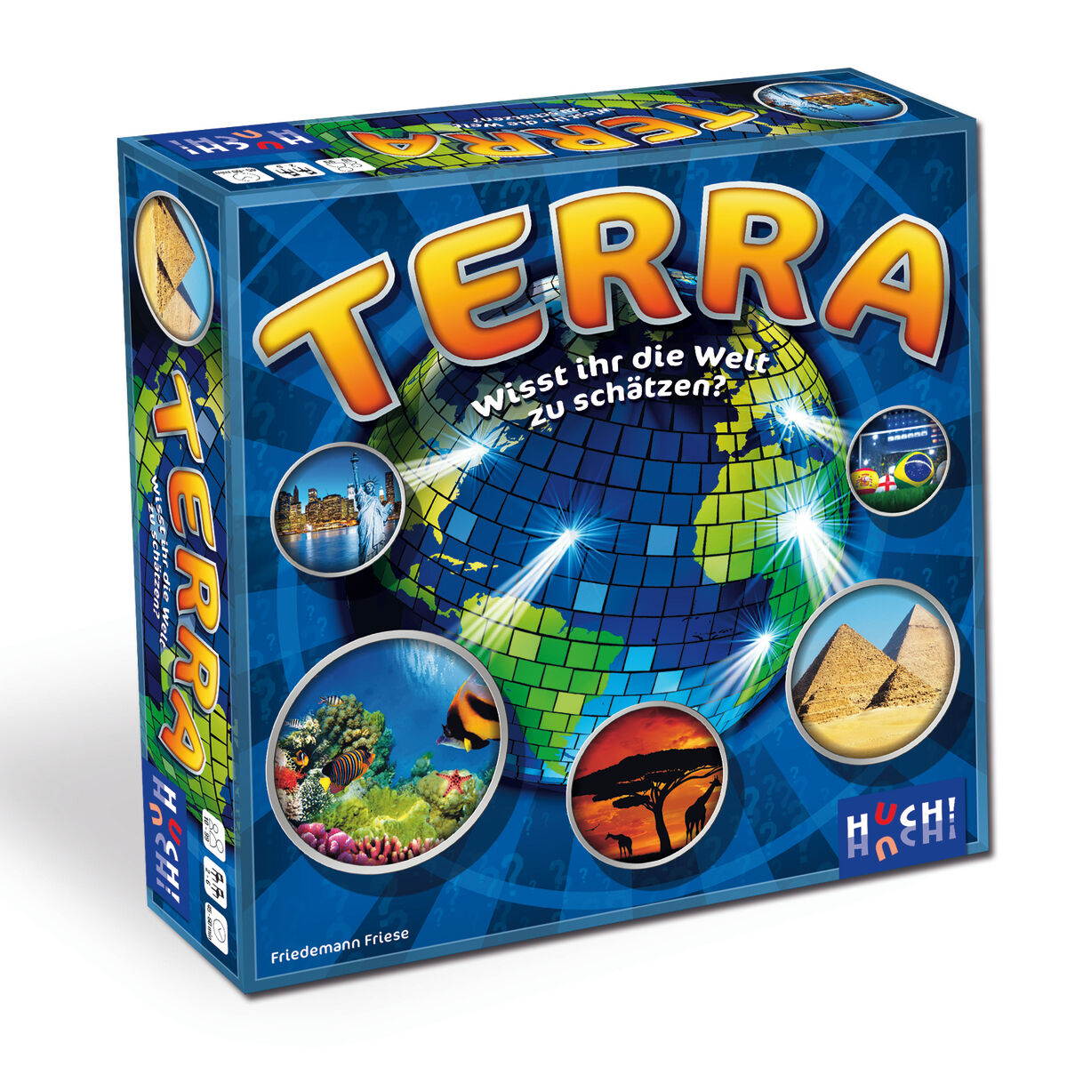 Die Spielschachtel des Familienspiels »Terra« von HUCH! zeigt einen farbenfrohen Globus vor blauem Hintergrund mit großem, orange-gelbem TITEL 'TERRA'. Um den Globus sind Fotos bekannter Sehenswürdigkeiten und Landschaften angeordnet. Der Slogan lautet: 'Wisst ihr die Welt zu schätzen?'