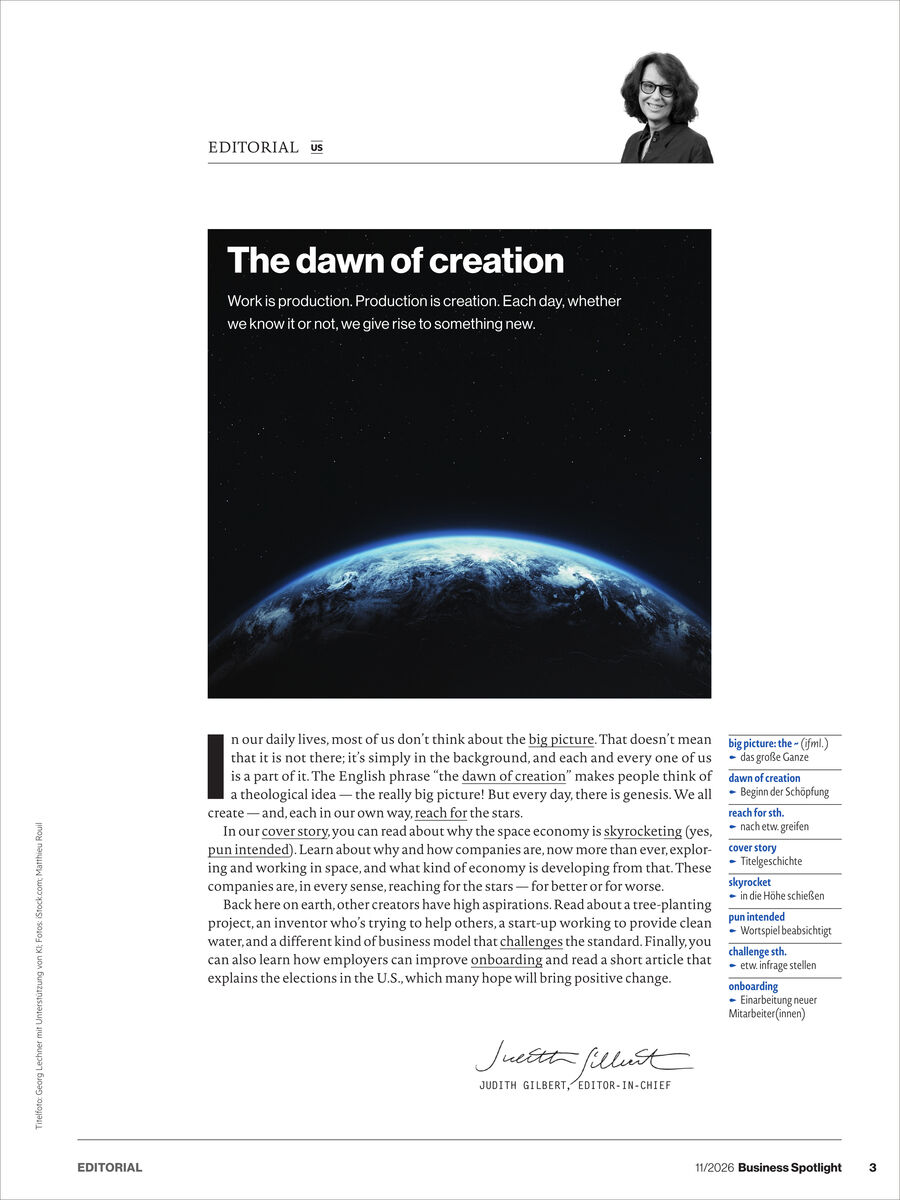 Editorialseite des Business-Spotlight-Magazins: Oben steht neben einem Porträt einer Frau „EDITORIAL“. Ein großes schwarzes Bildfeld trägt die Überschrift „The dawn of creation“ und zeigt die blau leuchtende Erde im All. Darunter folgen englischer Fließtext, Vokabelerklärungen und eine Unterschrift.