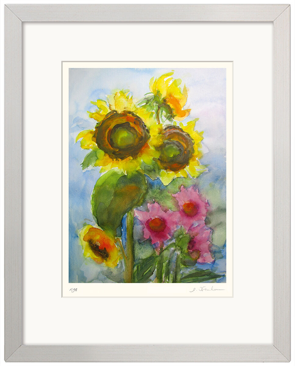 Vier gerahmte Bilder von Künstlerin Christine Kremkau zeigen farbenfrohe Sonnenblumen und andere Blumen in Aquarell, in einem schlichten weißen Rahmen.