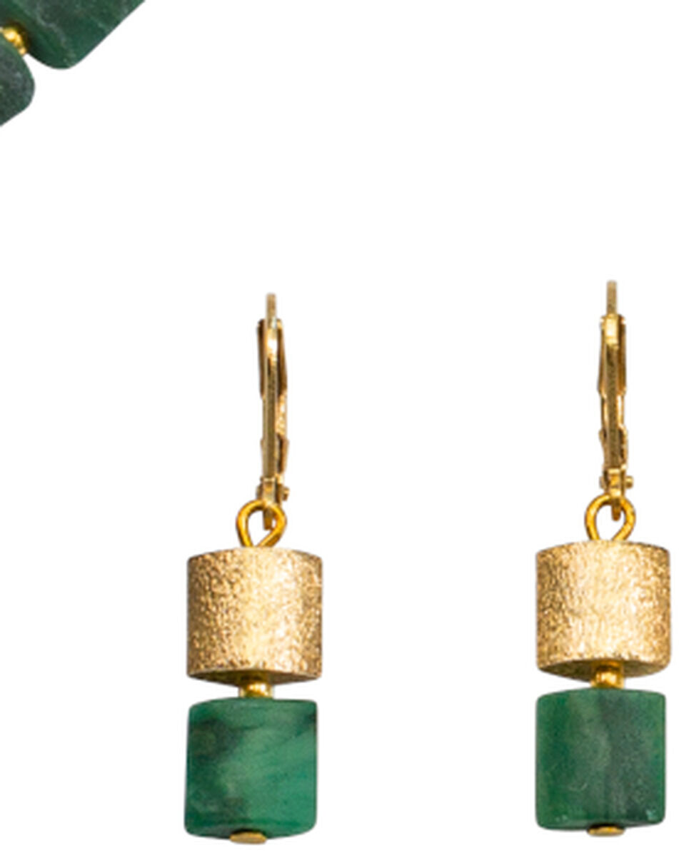 Ein elegantes Schmuckset von Petra Waszak, bestehend aus einer Halskette, einem Armband und Ohrringen. Die Schmuckstücke sind aus grünen Perlen mit goldenen Elementen gefertigt.