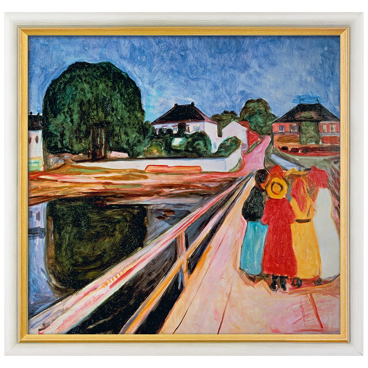 Gerahmtes Gemälde von Edvard Munch mit dem Titel "Mädchengruppe auf einer Brücke" (1902). Drei Mädchen in bunten Kleidern stehen auf einer hellen Brücke, im Hintergrund Bäume, Häuser und ein blauer Himmel, mit Spiegelung im Wasser links. Ausdrucksstarke Farben und klare Konturen dominieren das Bild.