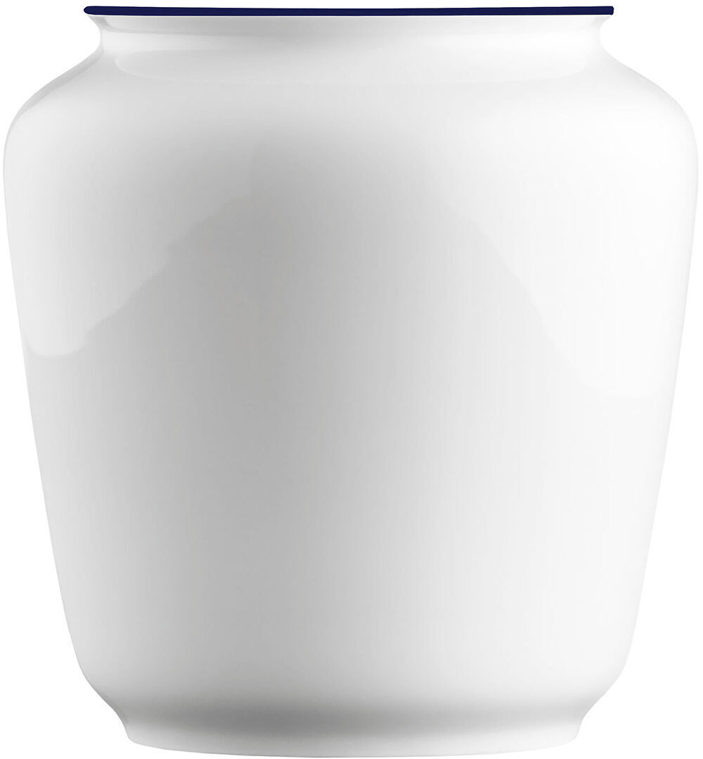 Weiße Vase der ZEIT-Sonderedition »Wagenfeld Vase 639/14« von Fürstenberg mit blauem Rand auf weißem Hintergrund. Das schlichte und elegante Design vermittelt einen modernen und zeitlosen Stil.