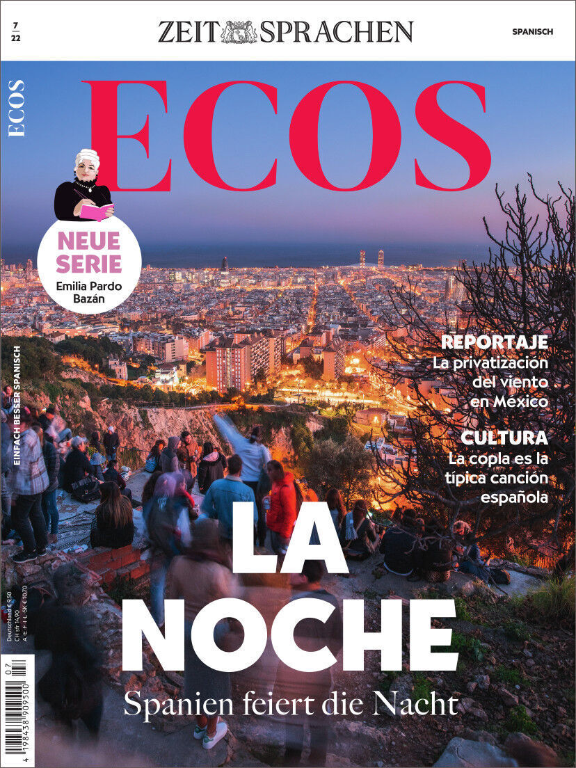 Das Titelbild der Zeitschrift 'Ecos' vom Juli 2022 zeigt eine nächtliche Stadtansicht Spaniens. Eine Menschenmenge versammelt sich im Vordergrund, während die Lichter der Stadt leuchten. Der Titel 'La Noche' und mehrere Artikelhinweise sind abgebildet.
