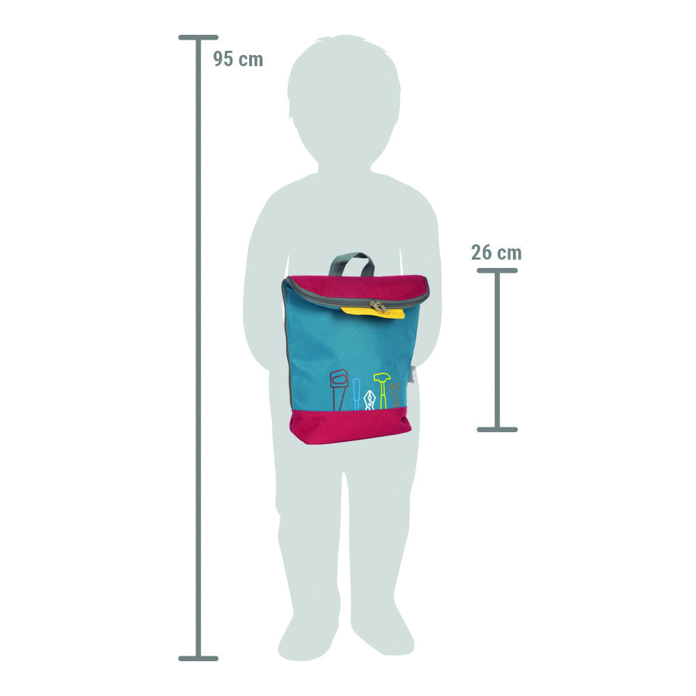 Ein Kinder-Werkzeugrucksack mit blauer Vorderseite, roten Seitenflächen und gelben sowie grauen Details. Der Rucksack ist auf dem Rücken einer Kinder-Silhouette dargestellt, um die ungefähre Größe zu verdeutlichen. Auf der Vorderseite befinden sich Illustrationen von Werkzeugen.