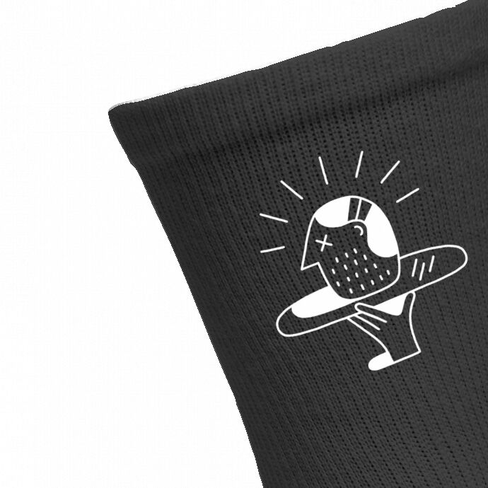 Ein schwarzer Socken mit einem weißen ZEIT VERBRECHEN Logo.