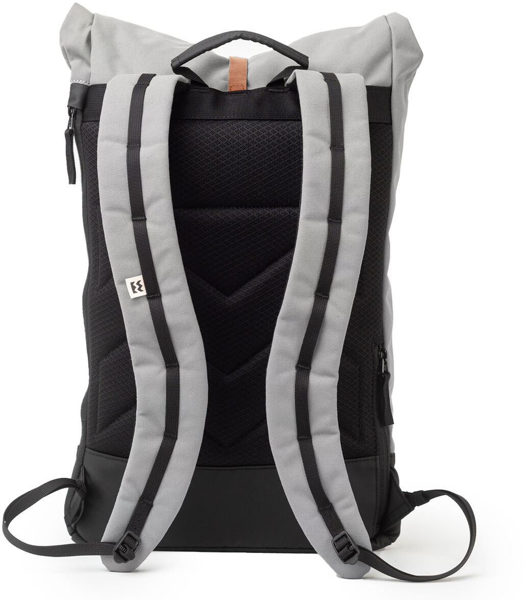 Ein ergonomischer Rucksack namens 'Wanaka' in Schwarz und Grau, geeignet für Outdoor-Aktivitäten, Wandern und Reisen. Verstellbare Träger bieten Komfort und der Rucksack verfügt über ausreichend Stauraum für verschiedene Anlässe.