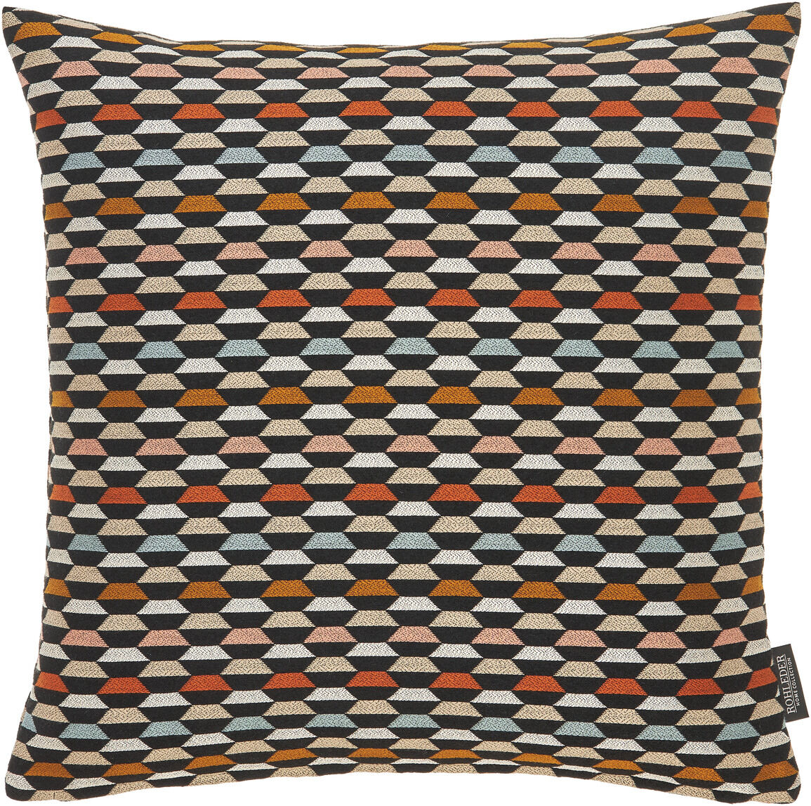Ein quadratisches Kissen mit einem geometrischen Muster aus bunten, rechteckigen Formen in verschiedenen Farben auf einem schwarzen Hintergrund.