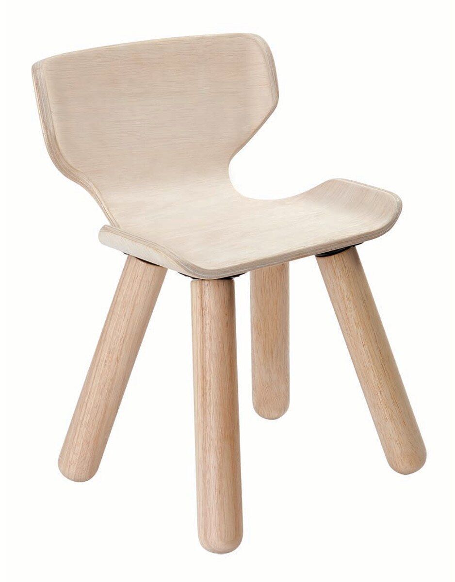 Bild eines modernen schwarzen Tisches mit einem passenden Stuhl, der aus Holz gefertigt ist. Der Stuhl zeigt ein minimalistisches Design mit natürlichen Holzfarben.