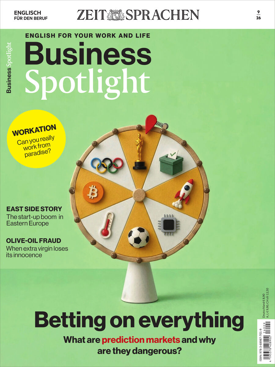 Das Titelbild des Business Spotlight Magazins zeigt ein grünes Glücksrad mit Symbolen wie Geld, Fußball, Medaillen und Schachfigur. Überschrift: "Betting on everything – What are prediction markets and why are they dangerous?" Das Magazin richtet sich an Berufstätige, die ihr Business Englisch verbessern möchten.