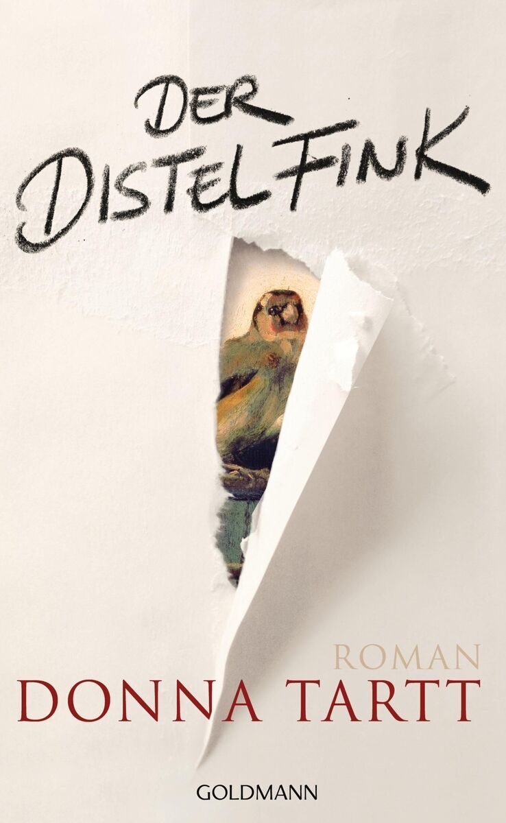 Das Buchcover von 'Der Distelfink' von Donna Tartt zeigt einen ausgerissenen Papierstreifen, durch den ein Bild eines Distelfinken sichtbar wird. Oben steht der handgeschrieben wirkende Titel in schwarzer Schrift, darunter der Name der Autorin in roter Schrift. Der Hintergrund ist überwiegend in Weiß gehalten.