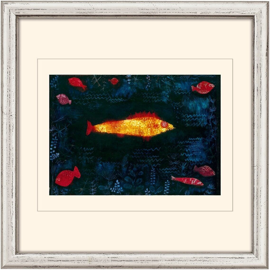 Kunstdruck von Paul Klee, zeigt ein Set mit vier einzelnen Bildern. Ein Bild im Rahmen hat einen zentralen gelben Fisch, umgeben von kleineren roten Fischen auf dunkelblauem Hintergrund.