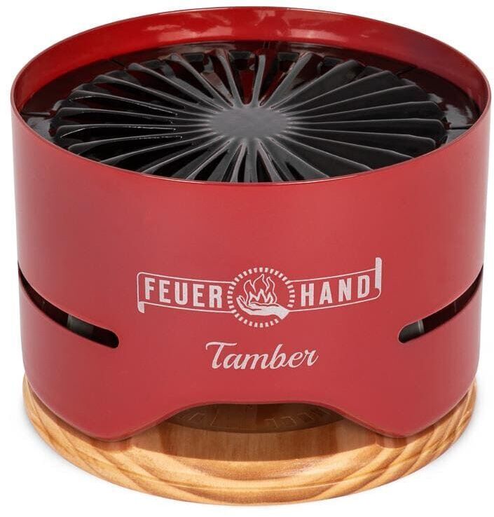 Ein kompakter roter Tischgrill mit der Aufschrift 'Feuerhand Tamber' auf einer hölzernen Unterlage, ideal für den Einsatz im Freien.