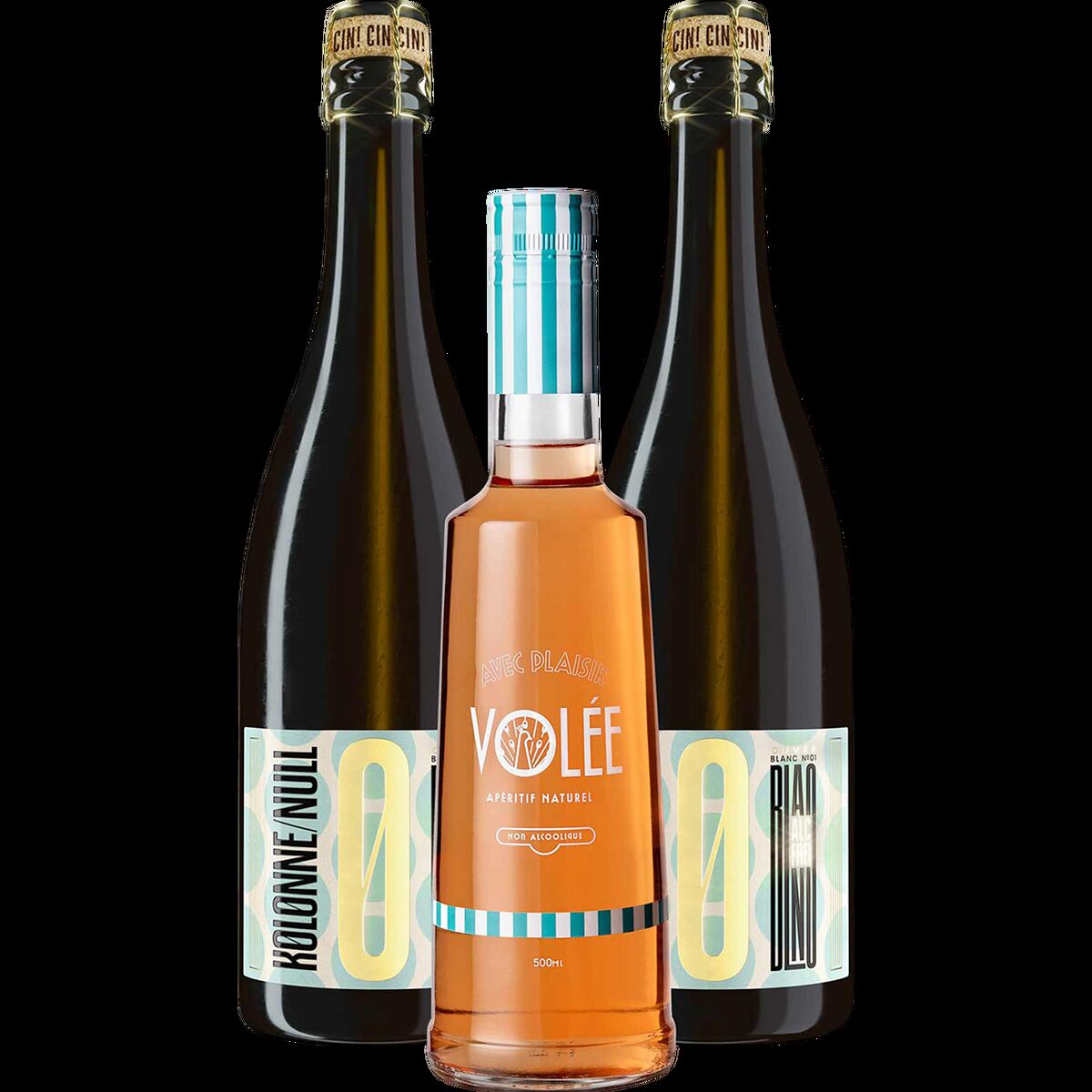 Auf dem Bild sind zwei schwarze Sektflaschen mit hellen Etiketten und eine Flasche mit roséfarbenem Getränk der Marke 'Volée' im Vordergrund zu sehen. Die drei Flaschen stehen nebeneinander auf weißem Hintergrund und gehören zu einem alkoholfreien Berlin Spritz Bundle.