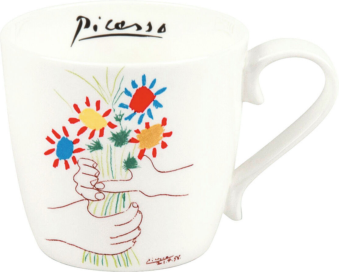 Ein weißer Keramikbecher, verziert mit einer Zeichnung von bunten Blumen und zwei Händen, die einen Blumenstrauß halten, signiert von Pablo Picasso.