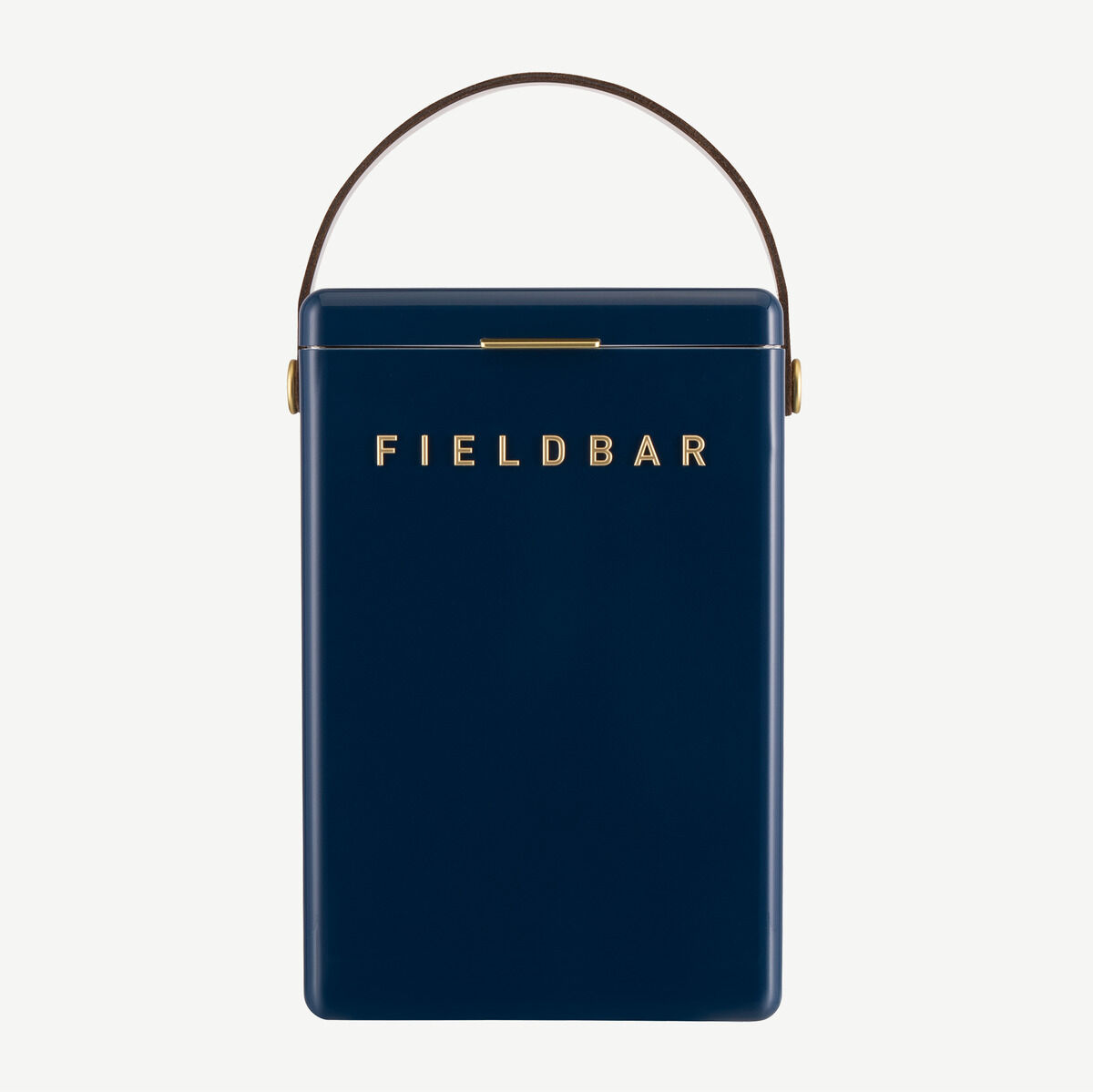 Ein stilvolles, tragbares Getränkebehälter in Dunkelblau mit der Aufschrift 'Fieldbar' in goldener Schrift. Die Box hat einen braunen Tragegriff. Ideal zum Kühlen von Getränken für Outdoor-Aktivitäten wie Camping, Picknicks oder Strandausflüge.
