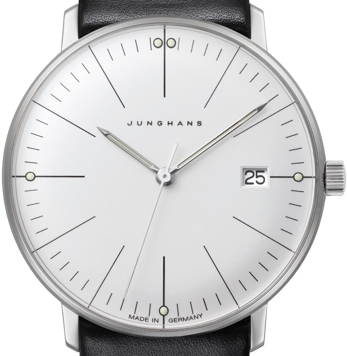 Die Junghans-Uhr »Max Bill Damen« ist eine elegante und minimalistische Damenuhr mit weißem Zifferblatt, silberfarbenen Zeigern und einem schwarzen Lederarmband. Die Uhr verfügt über eine Datumsanzeige und ist im klassischen Design gehalten.