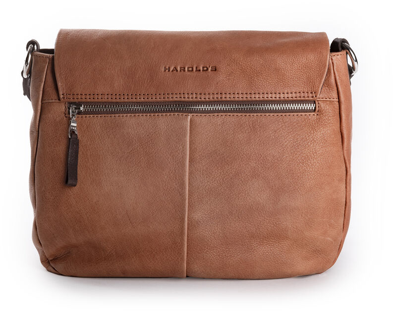 Braune Slingbag aus Leder mit verstellbarem Schulterriemen und Reißverschluss.