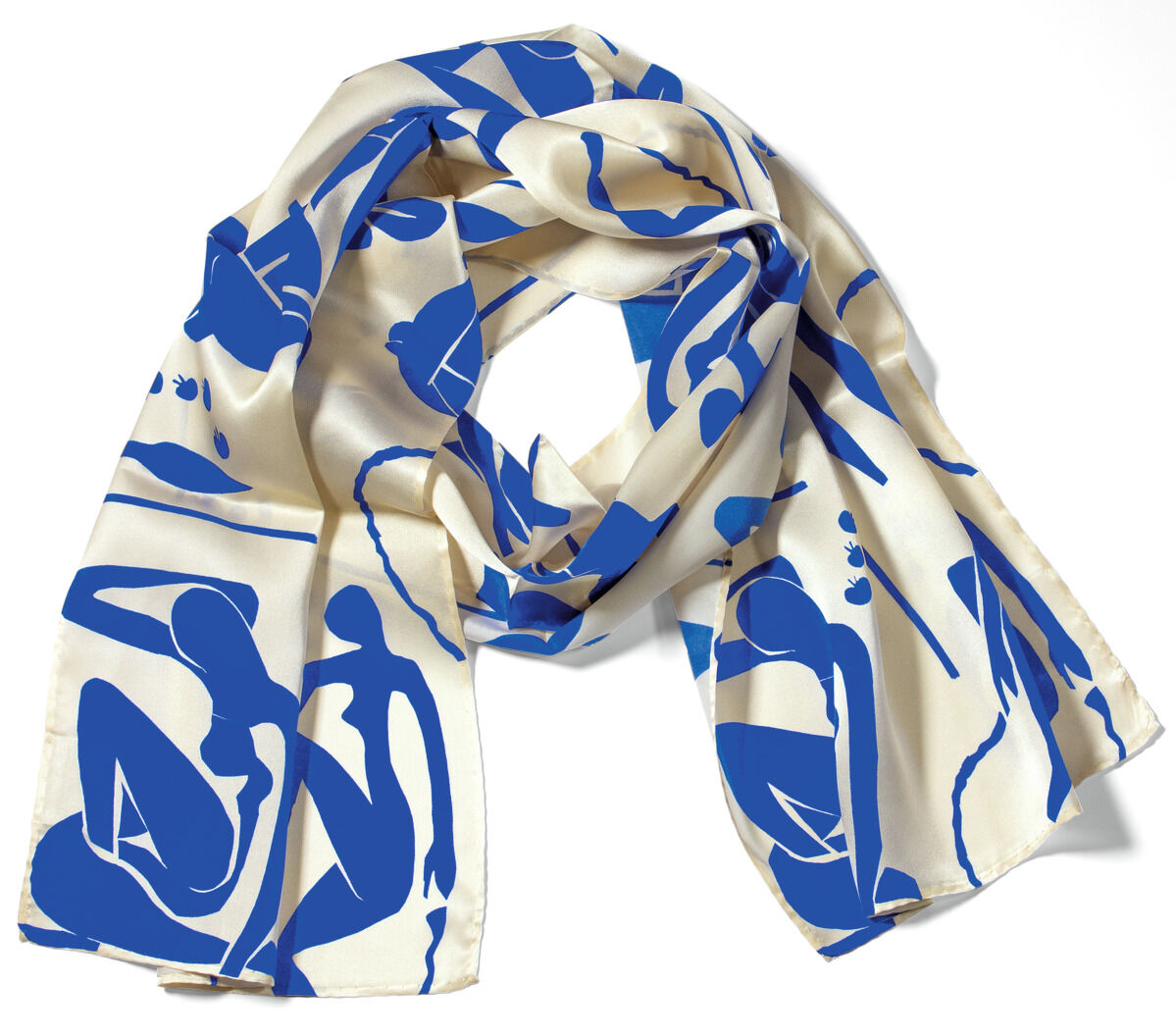Seidenschal mit abstrakten, blauen Aktfiguren im Stil von Henri Matisse auf cremeweißem Hintergrund. Der Schal ist locker gelegt und zeigt moderne, künstlerische Motive.