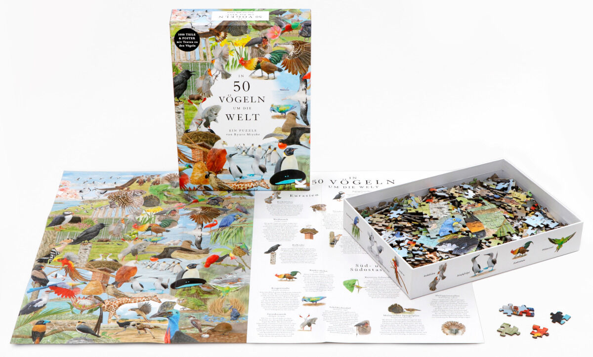 Puzzle »In 50 Vögeln um die Welt«. Das Set umfasst eine Puzzle-Schachtel, ein illustriertes Poster mit verschiedenen Vogelarten und ein Blatt mit Informationen zu den Vögeln. Die Puzzle-Teile sind farbenfroh und detailliert illustriert.