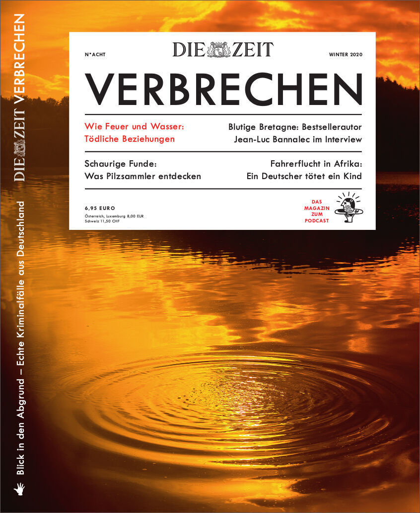 Das Cover des Magazins ZEIT VERBRECHEN 8/20 zeigt eine stimmungsvolle orangefarbene Wasseroberfläche mit konzentrischen Wellen. Der Titel in weißer Schrift steht zentral, darüber das Logo von 'Die Zeit' und der Slogan 'Blick in den Abgrund - Echte Kriminalfälle aus Deutschland'.