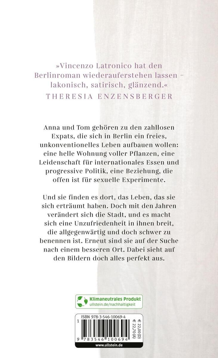 Rückseite eines Buchcovers des Romans 'Perfektionen' von V. Latronico. Der Klappentext beschreibt das Leben von Anna und Tom als Expats in Berlin. Ein Zitat von Theresia Enzensberger hebt die satirische, glänzende Sprache des Autors hervor. Auf der Rückseite befindet sich ein 'Klimaneutrales Produkt'-Logo.