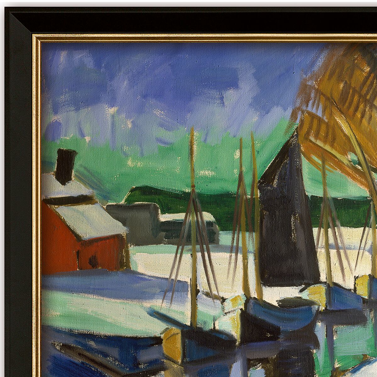 Detailaufnahme eines gerahmten Gemäldes mit winterlicher Flusslandschaft. Im Vordergrund leicht abstrahierte Boote im Schnee, kontrastiert von kräftigen Farbtönen: Blau, Grün, Weiß, Schwarz und Rot. Im Hintergrund Gebäude, grüne Bäume und blauer Himmel. Rahmen aus Massivholz, hochwertige Leinwandstruktur sichtbar.