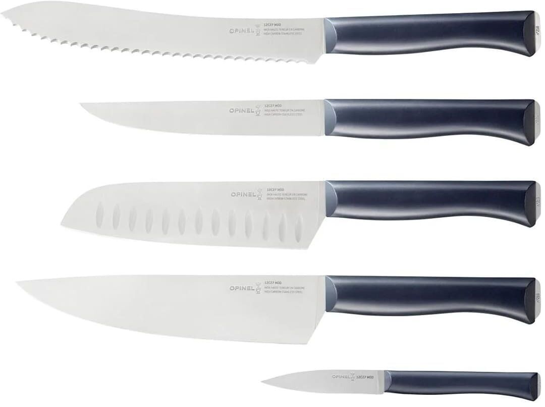 Fünf Küchenmesser der Serie »INTEMPORA«, darunter ein Brotmesser, ein Kochmesser, ein Santokumesser, ein Fleischmesser und ein Schälmesser. Diese hochwertigen Messer haben Edelstahlklingen und ergonomische schwarze Griffe.