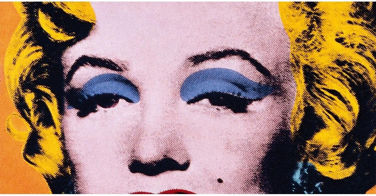 Kunstwerk von Andy Warhol mit dem Titel »Shot Orange Marilyn« aus dem Jahr 1967. Das Porträt zeigt Marilyn Monroe mit gelben Haaren, blauem Lidschatten und einem orangefarbenen Hintergrund im Stil des Pop Art.