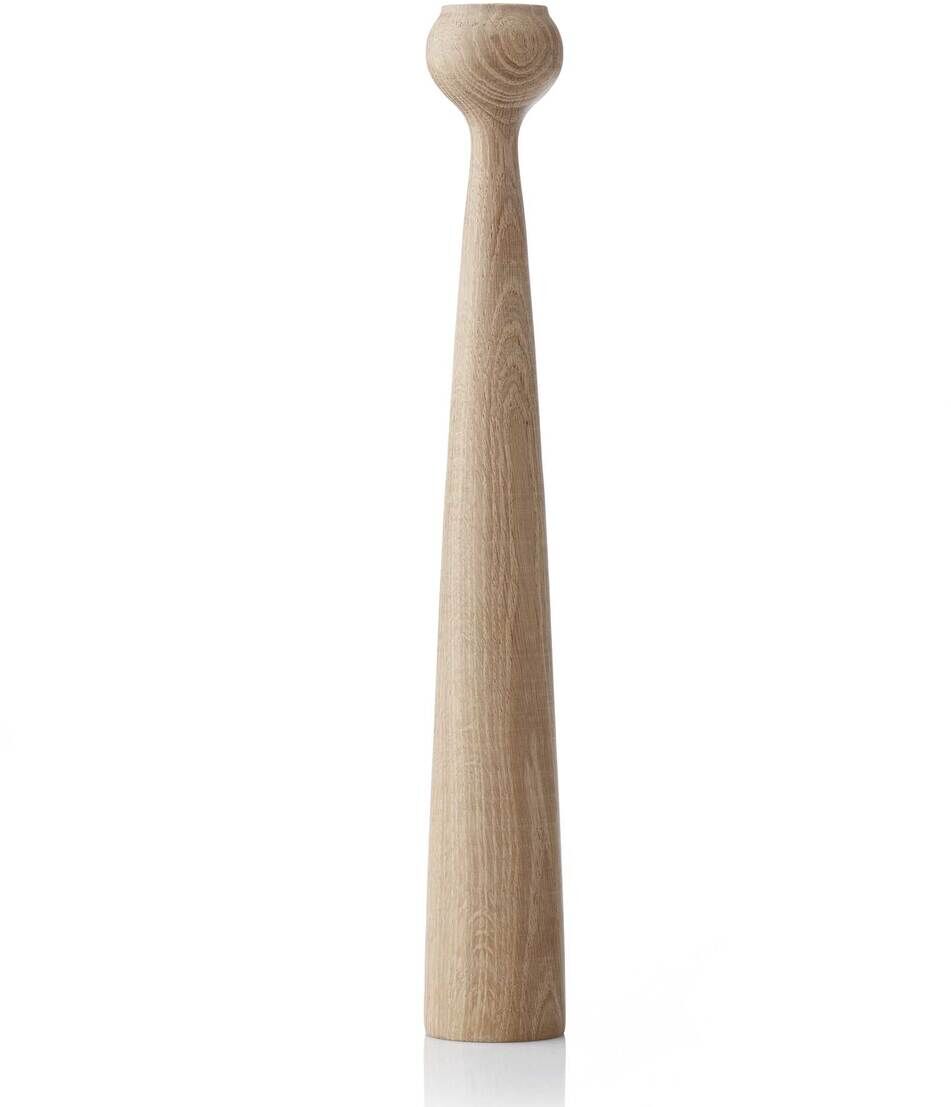 Kerzenhalter »Tulip« aus geölter Eiche von applicata, schlank und hoch mit sanft gerundeter Kerzenaufnahme, natürliche Holzmaserung sichtbar, minimalistisches skandinavisches Design, glatte Oberfläche, etwa 33,5 cm hoch, steht auf hellem Untergrund.