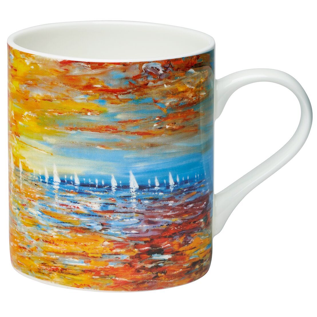 Porzellanbecher mit farbenfrohem maritimen Motiv: Abstrakte Darstellung eines Sonnenuntergangs über dem Meer mit zahlreichen weißen Segelbooten, dominierende Farben sind kräftiges Orange, Gelb, Blau und Rot. Der Henkel und das Becherinnere sind weiß.