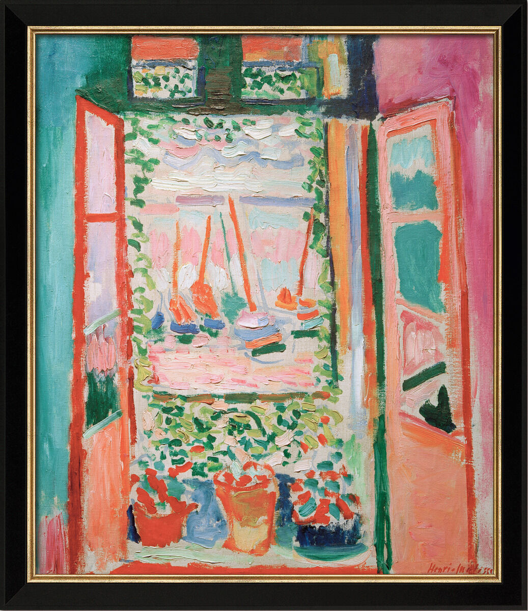 Das Bild zeigt Henri Matisses impressionistisches Gemälde 'Offenes Fenster in Collioure' (1905): Ein weit geöffnetes Fenster rahmt einen Blick auf bunte Blumentöpfe, rankende Pflanzen und viele Segelboote im Hafen; kräftige, leuchtende Farben dominieren das expressive Werk.