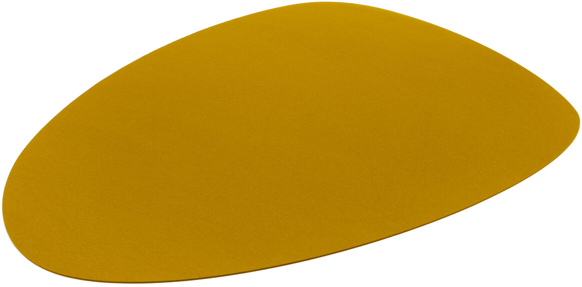 Moderner gelber Teppich in unregelmäßiger ovaler Form, ideal für Wohnzimmerdekoration und Inneneinrichtung.