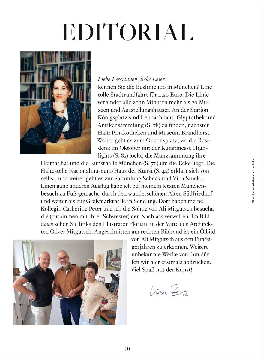 Auf weißem Hintergrund ein Editorial einer Kunstzeitschrift mit zwei Farbfotos: Oben eine Frau an einem Schreibtisch vor Bücherregal, unten drei Personen freundlich vor einer weißen Wand. Schwarzer Fließtext beschreibt Münchner Kunstorte. Überschrift „Editorial“ in großer Schrift.