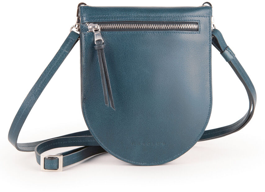 Blaue Handtasche mit Flap-Design und Reißverschluss auf der Vorderseite, aus Leder mit Schulterriemen.