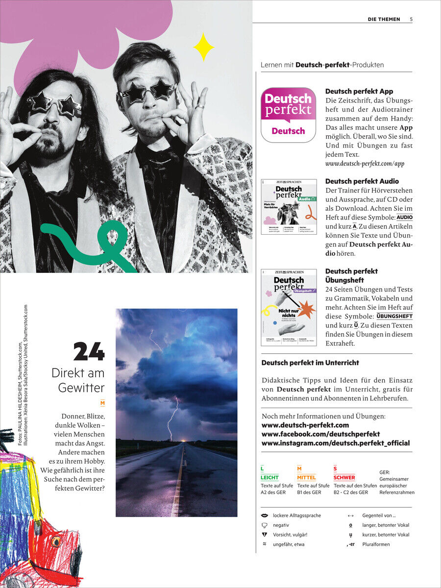 Cover des Magazins 'Deutsch perfekt' Ausgabe November 2024, zeigt zwei Männer in auffälligen Outfits auf der linken Seite und eine Gewitterlandschaft auf der rechten Seite, umgeben von verschiedenen Texten und Bildern, die Lernressourcen für Deutsch als Fremdsprache darstellen.