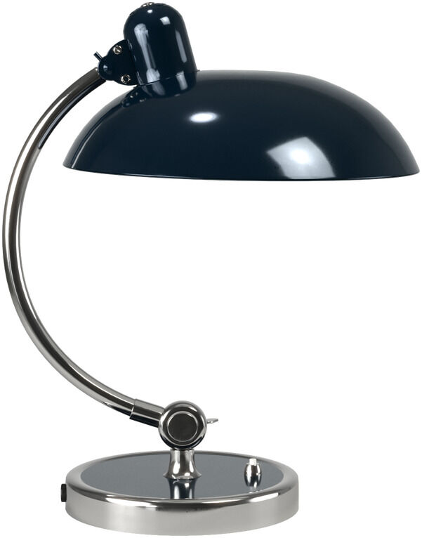 Ein Designklassiker: Die ZEIT-Sonderedition »Kaiser Idell« Tischlampe in Midnight Blue. Diese Schreibtischlampe hat ein glänzend dunkelblaues Lampenschirm und einen verchromten, gebogenen Schwenkarm.